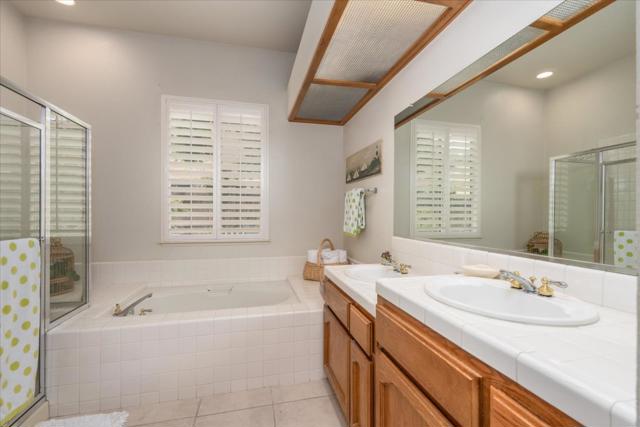 1130 Minarets Avenue, Clovis CA: https://media.crmls.org/mediaz/f2e7d6f5-ddb5-46c0-8640-d092ea6cce0d.jpg