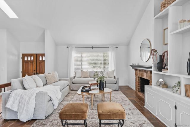 3943 Catamarca Dr, San Diego CA: https://media.crmls.org/mediaz/f2e81a82-5b62-4653-8995-435e77199992.jpg