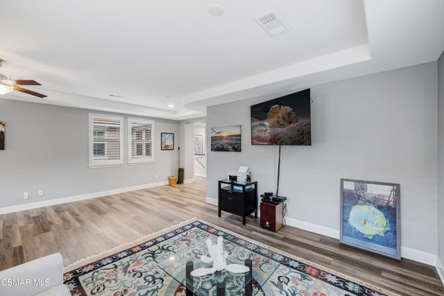 6923 Ridgemark Court, Moorpark CA: https://media.crmls.org/mediaz/f2e9a5ed-f788-4c6c-8aa9-8a5173c8627b.jpg