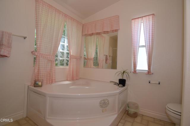 4201 Topanga Canyon Blvd. Boulevard, Woodland Hills CA: https://media.crmls.org/mediaz/f2ea32ef-f764-4abc-996d-922c175ba99e.jpg