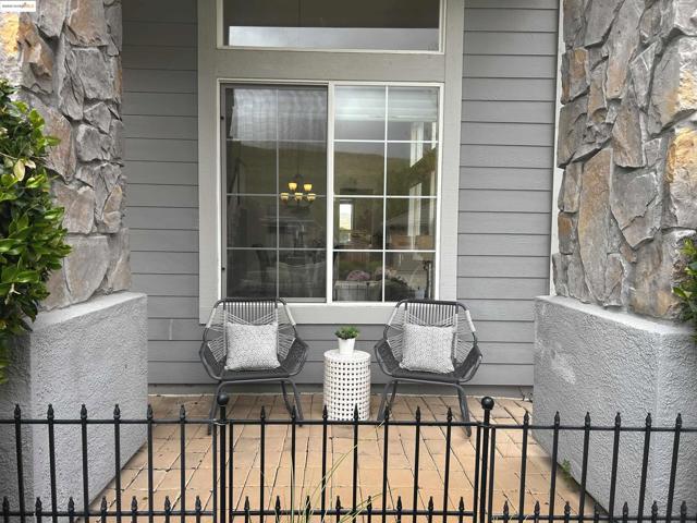 8040 Kelok Way, Clayton CA: https://media.crmls.org/mediaz/f2eab1b1-733c-4447-8604-e9b944693f3a.jpg