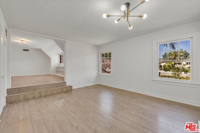 626 N Canon Drive, Beverly Hills CA: https://media.crmls.org/mediaz/f2eb21ee-b8c7-43b8-bdb2-be6b7537a8e4.jpg