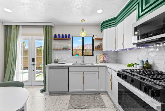 53640 Avenida Rubio, La Quinta CA: https://media.crmls.org/mediaz/f2ebcb8b-d278-4c06-9255-3c3b8967f68c.jpg
