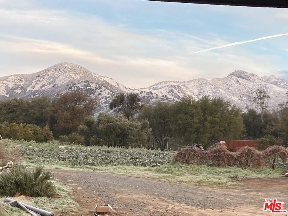 https://media.crmls.org/mediaz/f2ebfb6f-445e-4712-9409-82048468e4ec.jpg?preset=X-Large