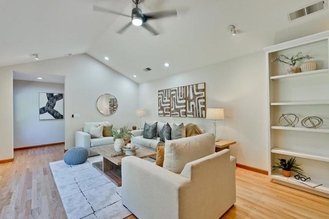 1625 Hazelaar Way, Los Altos CA: https://media.crmls.org/mediaz/f2ebfce0-89af-43ba-8912-24bcbd202fc9.jpg