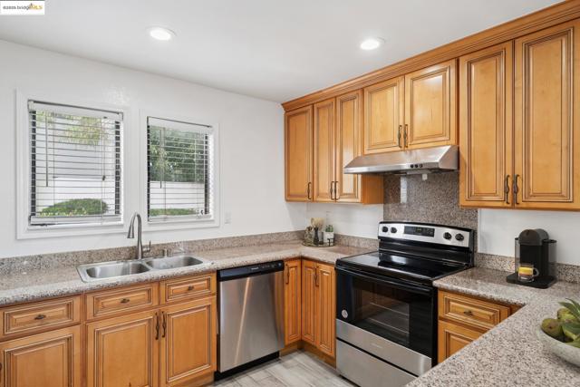 95 Mozden Ln, Pleasant Hill CA: https://media.crmls.org/mediaz/f2ec0271-0748-4a6a-be2f-eb7e9324697e.jpg
