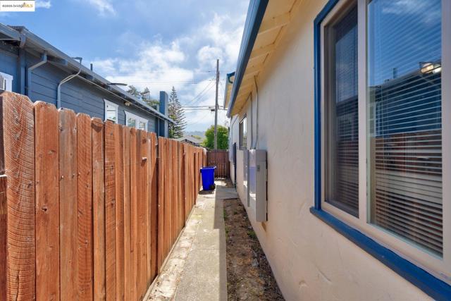 527 42nd Street, Richmond CA: https://media.crmls.org/mediaz/f2ed0772-5a86-41c1-aac8-71ca8948f1a1.jpg
