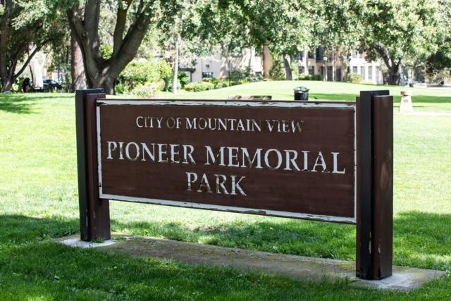 596 Franklin Street, Mountain View CA: https://media.crmls.org/mediaz/f2ed0f0e-91af-4dea-99d1-6bfcdf286c5d.jpg