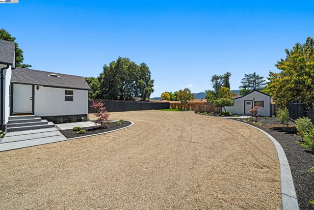 1038 Division St, Pleasanton CA: https://media.crmls.org/mediaz/f2ed1d10-8650-4c3d-a9ea-e9d7128cfbdc.jpg