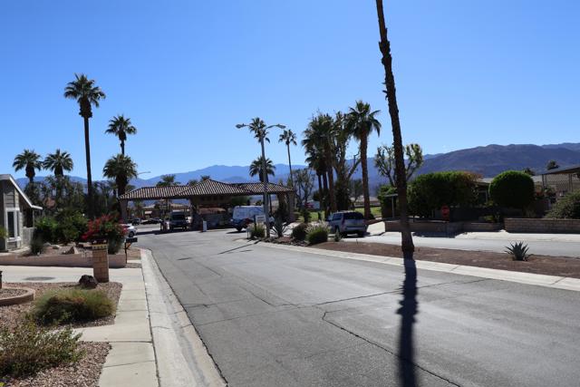39880 Palm Greens Parkway, Palm Desert CA: https://media.crmls.org/mediaz/f2ed39f9-99fa-4d11-aa47-e60e7126b5e4.jpg