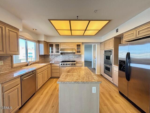 4249 Harbour Island Lane, Oxnard CA: https://media.crmls.org/mediaz/f2ed4a52-6862-4afe-a3c1-2b73f556bd1e.jpg