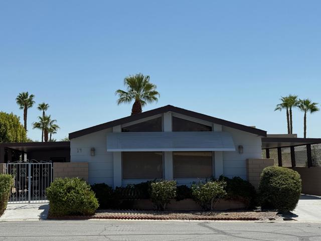 14 International Boulevard, Rancho Mirage CA: https://media.crmls.org/mediaz/f2edbb06-2adc-4e80-a81c-a6e899989c24.jpg