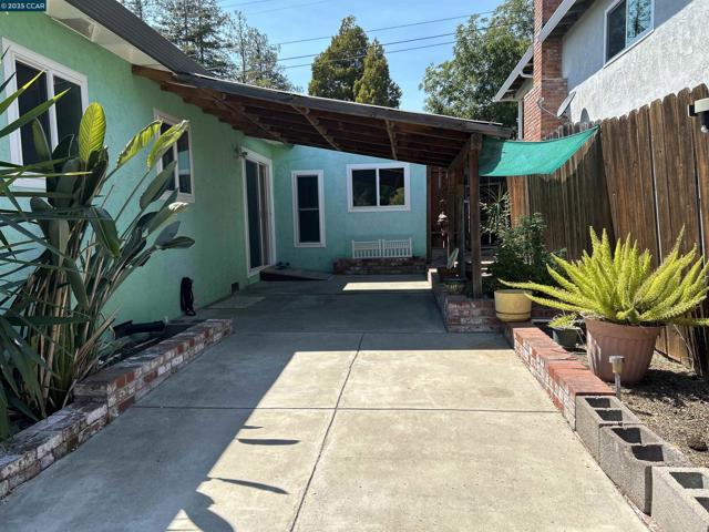 826 Veale, Martinez CA: https://media.crmls.org/mediaz/f2ede936-ef1e-489c-9e90-795b62a03271.jpg
