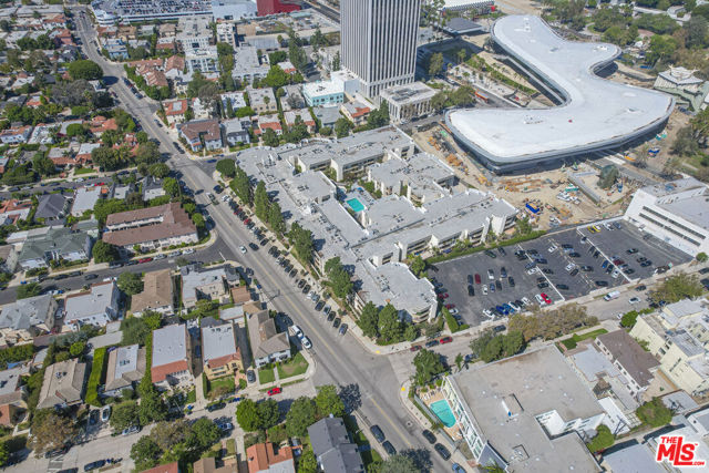 750 S Spaulding Avenue, Los Angeles CA: https://media.crmls.org/mediaz/f2ee7769-e93f-44d9-902f-adfae9def321.jpg