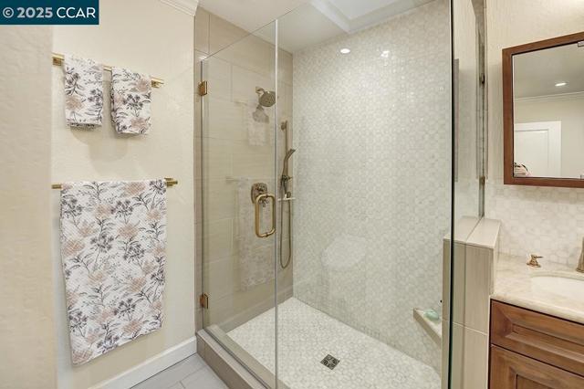 633 Terra California Dr, Walnut Creek CA: https://media.crmls.org/mediaz/f2eef767-9db7-40be-bb7a-a1a97d513fdb.jpg