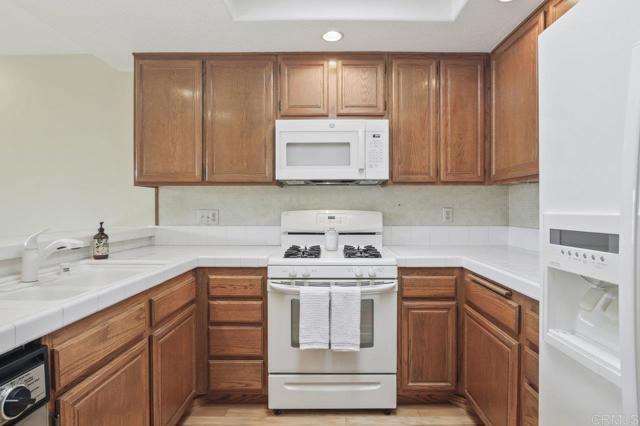 4065 Caminito Davila, San Diego CA: https://media.crmls.org/mediaz/f2ef261b-8036-49f0-abb6-3323ef1635c7.jpg