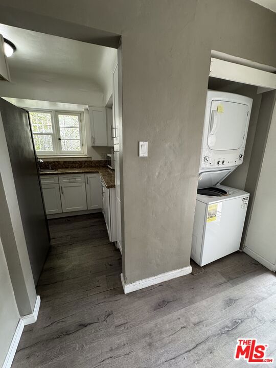 4010 W Adams Boulevard, Los Angeles CA: https://media.crmls.org/mediaz/f2ef3a40-30f2-4536-a870-d0268fdc1fd0.jpg