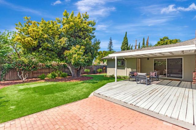171 E Creek Drive, Menlo Park CA: https://media.crmls.org/mediaz/f2ef5173-7bf7-4026-8c79-6c52fe3f4c5f.jpg