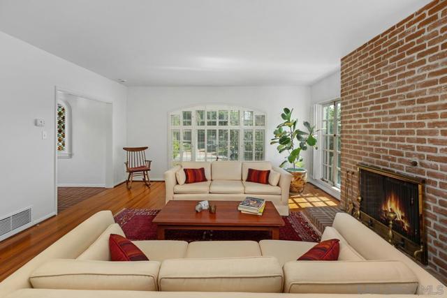 3419 Freeman St, San Diego CA: https://media.crmls.org/mediaz/f2eff654-ab6d-4a6a-a26a-53699868e8b8.jpg