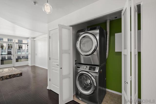 555 Front Street, San Diego CA: https://media.crmls.org/mediaz/f2f02e9b-3033-425d-b7cd-85b69c3772b3.jpg
