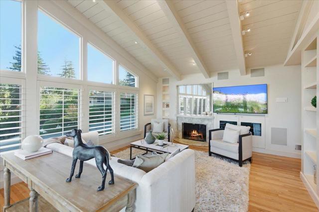 920 Oxford Drive, Los Altos CA: https://media.crmls.org/mediaz/f2f0ffa2-d379-4801-9f02-986a110f0ac1.jpg