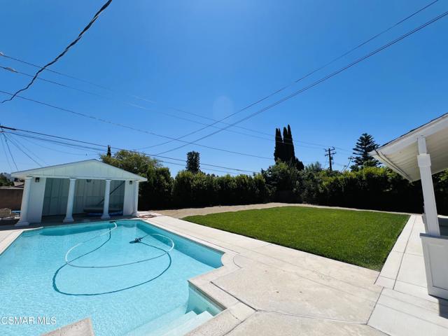 1574 Norwich Avenue, Thousand Oaks CA: https://media.crmls.org/mediaz/f2f11923-4930-477c-ad98-94fcd21b0e5f.jpg