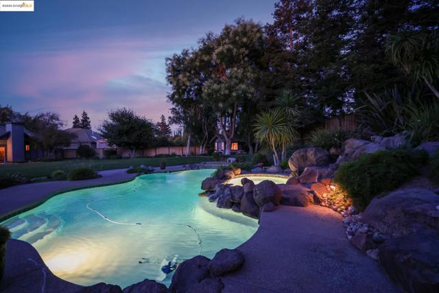 2960 Almondwood Pl, Oakley CA: https://media.crmls.org/mediaz/f2f12dfe-f1b3-4d7b-9f8e-886c22980b60.jpg
