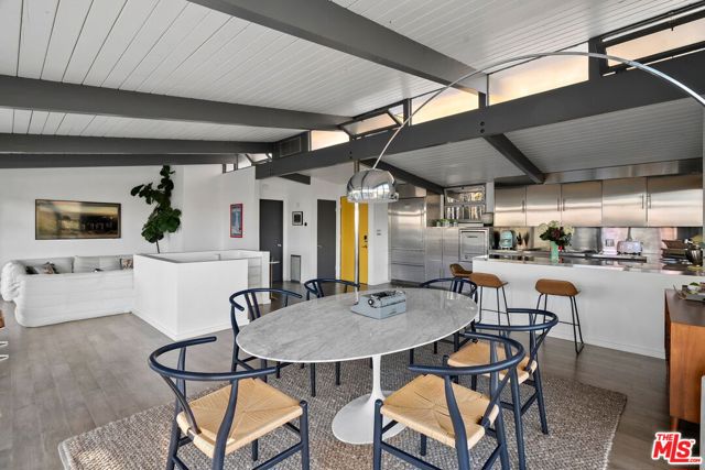 2690 Hollyridge Drive, Los Angeles CA: https://media.crmls.org/mediaz/f2f1613c-b410-4adf-99cf-666d56d2722b.jpg