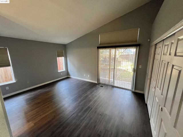 293 Amberleaf Way, Brentwood CA: https://media.crmls.org/mediaz/f2f22e52-bfe2-4e4c-8085-a363f168ee1e.jpg