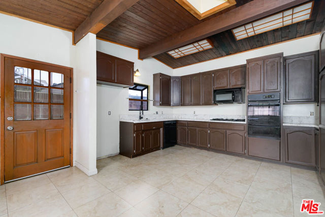 5633 Cedarglen Drive, Azusa CA: https://media.crmls.org/mediaz/f2f26d4c-a2c2-4b8d-a144-d9fd24488bb7.jpg