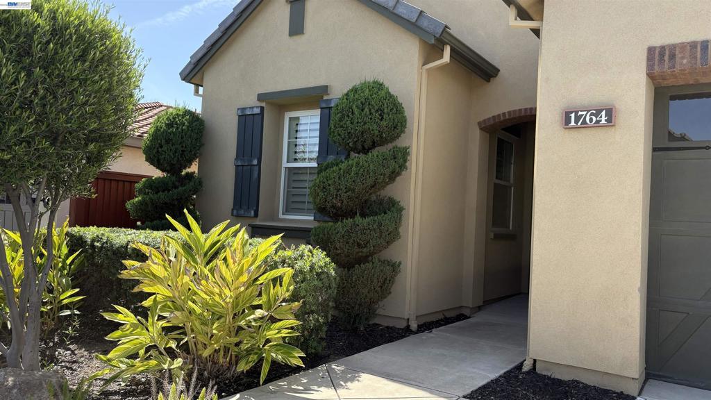 1764 Merlot Cir
