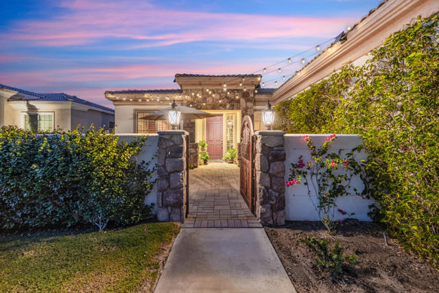 79976 Castille Drive, La Quinta CA: https://media.crmls.org/mediaz/f2f34256-4ea9-423d-9a93-5c475556c167.jpg