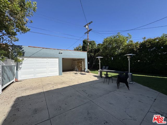 848 S Curson Avenue, Los Angeles CA: https://media.crmls.org/mediaz/f2f3459e-9228-47e0-bcad-9b04b40b106d.jpg