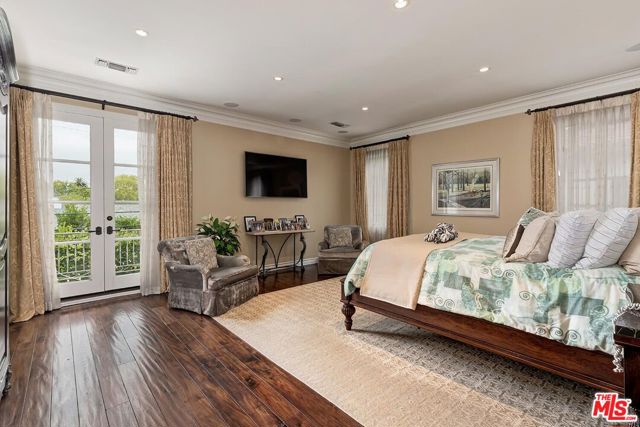 9355 Kirkside Road, Los Angeles CA: https://media.crmls.org/mediaz/f2f383c0-de11-4c11-be8a-18998c32631c.jpg