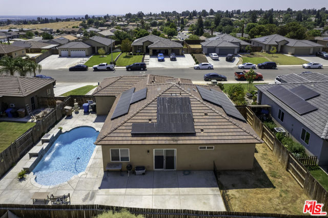 3605 Balvicar Drive, Bakersfield CA: https://media.crmls.org/mediaz/f2f3b63c-832e-4ed0-89ab-267e37ec948f.jpg