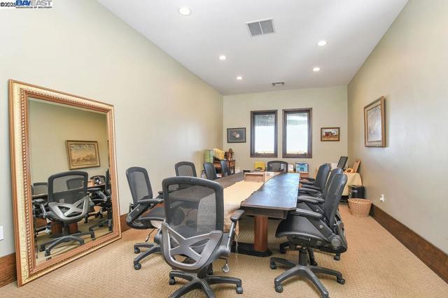 8091 Balfour Rd, Brentwood CA: https://media.crmls.org/mediaz/f2f3d126-213d-4477-82ae-edf7b4d42853.jpg