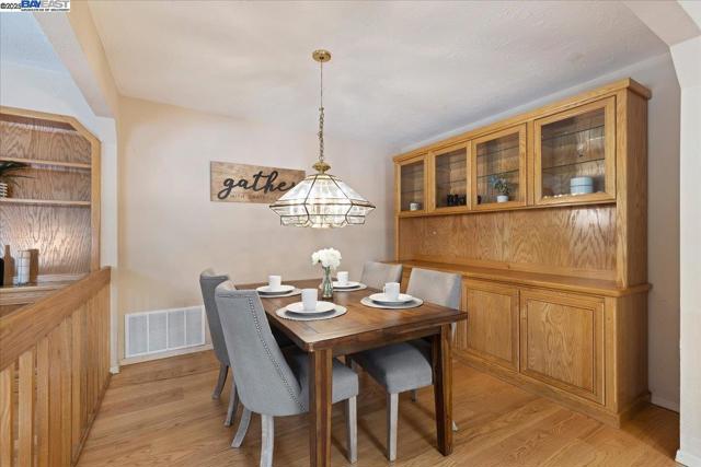 30261 Palomares Rd, Castro Valley CA: https://media.crmls.org/mediaz/f2f47ce0-a14c-4475-8370-cd2e3c05e1f8.jpg