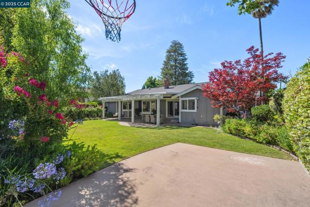 3245 Newport Court, Walnut Creek CA: https://media.crmls.org/mediaz/f2f4ca07-071f-4ba0-bc32-f4b750910adb.jpg