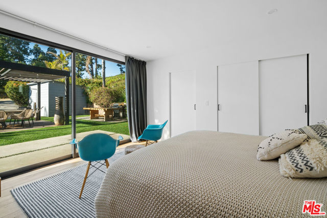 23812 Malibu Crest Drive, Malibu CA: https://media.crmls.org/mediaz/f2f55edd-839e-48b6-8e3c-b8f31a549c8b.jpg