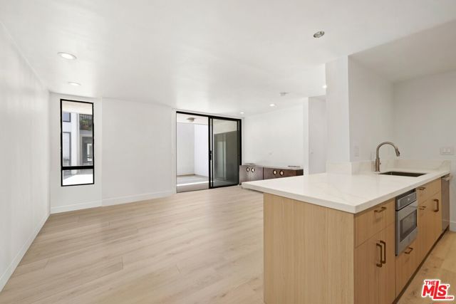 906 N Doheny Drive, West Hollywood CA: https://media.crmls.org/mediaz/f2f57b7f-0c58-423b-b030-b3d2fcb235da.jpg
