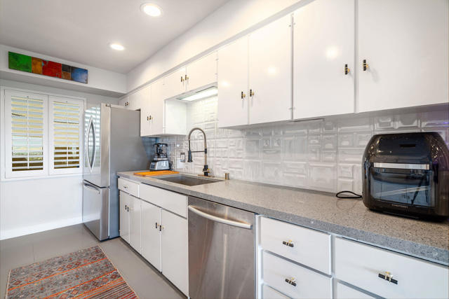 Image 18 of 48 For 2145 Southridge Drive