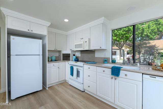 Detail Gallery Image 17 of 33 For 44112 Village 44, Camarillo,  CA 93012 - 2 Beds | 2 Baths