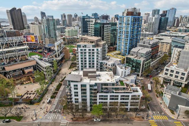 206 Park Blvd, San Diego CA: https://media.crmls.org/mediaz/f2f67b03-2e00-4eeb-b51b-4e04c6ce1db9.jpg
