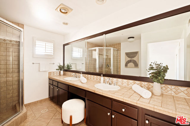 1212 Ocean Park Boulevard, Santa Monica CA: https://media.crmls.org/mediaz/f2f6add6-cf2d-4e2a-b6a6-c82f075afa78.jpg