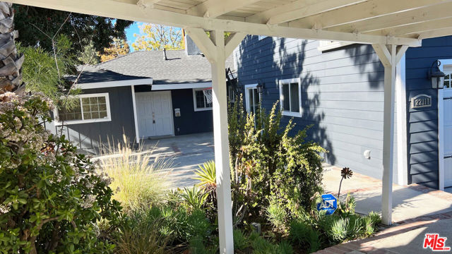 22111 Independencia Street, Woodland Hills CA: https://media.crmls.org/mediaz/f2f71645-49cc-4af2-982f-225a51a61588.jpg