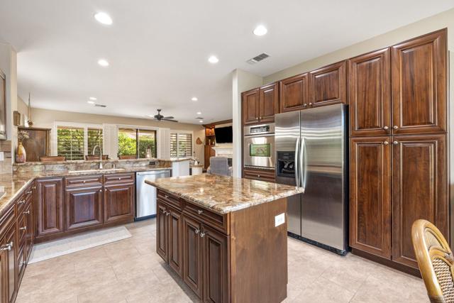 78688 Sunrise Canyon Avenue, Palm Desert CA: https://media.crmls.org/mediaz/f2f721d7-e773-460c-b22c-94ffeb37995e.jpg
