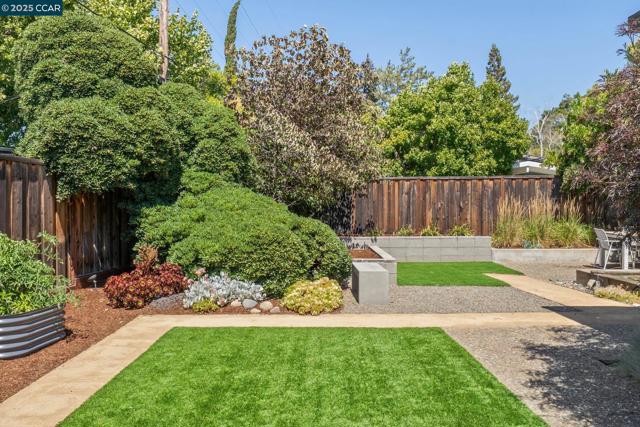206 Santa Fe Dr, Walnut Creek CA: https://media.crmls.org/mediaz/f2f784fa-6c8b-4718-8b8e-95d70fa71359.jpg