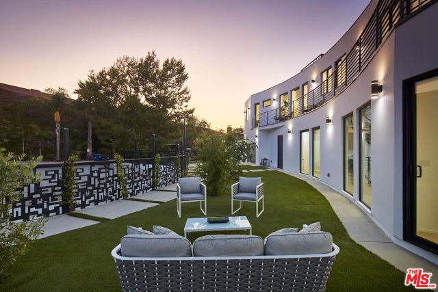 4338 Huntley Avenue, Culver City CA: https://media.crmls.org/mediaz/f2f796ab-3273-4b25-9f94-b869cd0daabd.jpg