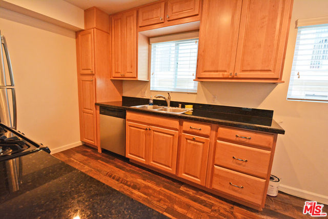 14947 DICKENS Street, 4 photo 6