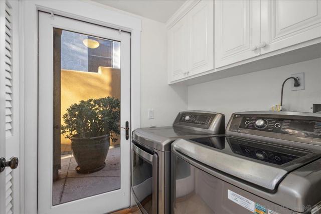 411 Orange Ave, Coronado CA: https://media.crmls.org/mediaz/f2f8011b-1a9b-4ebb-be85-08844923eedc.jpg